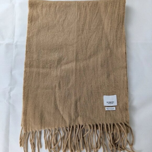 Pre-Owned Burberry Beige Cashmere Scarf – Unisex – Luxury Winter Accessory. - Picture 4 of 6